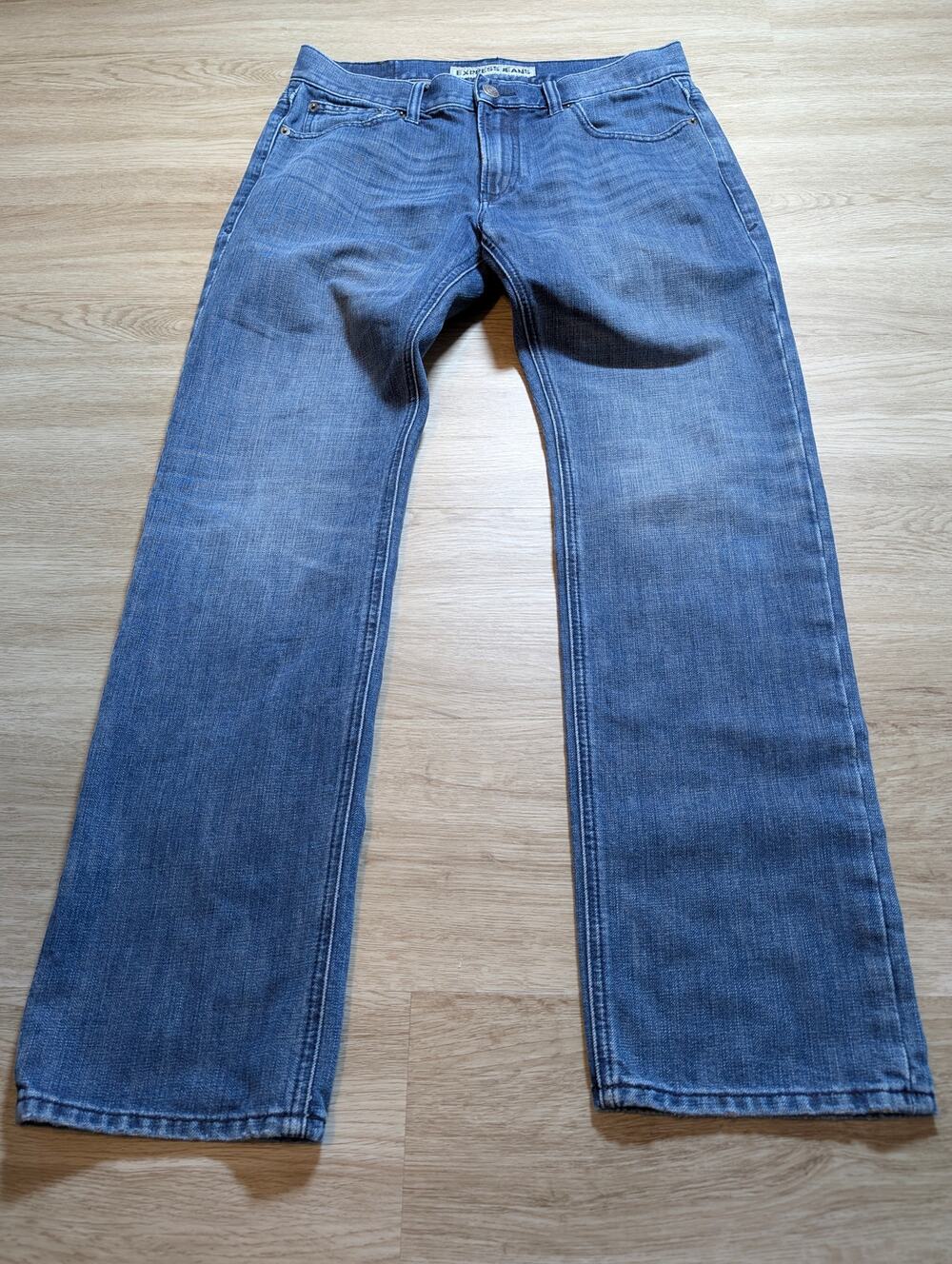 Express Mens 31x32 Kingston Classic Fit Straight Leg Blue Jeans Denim Pants